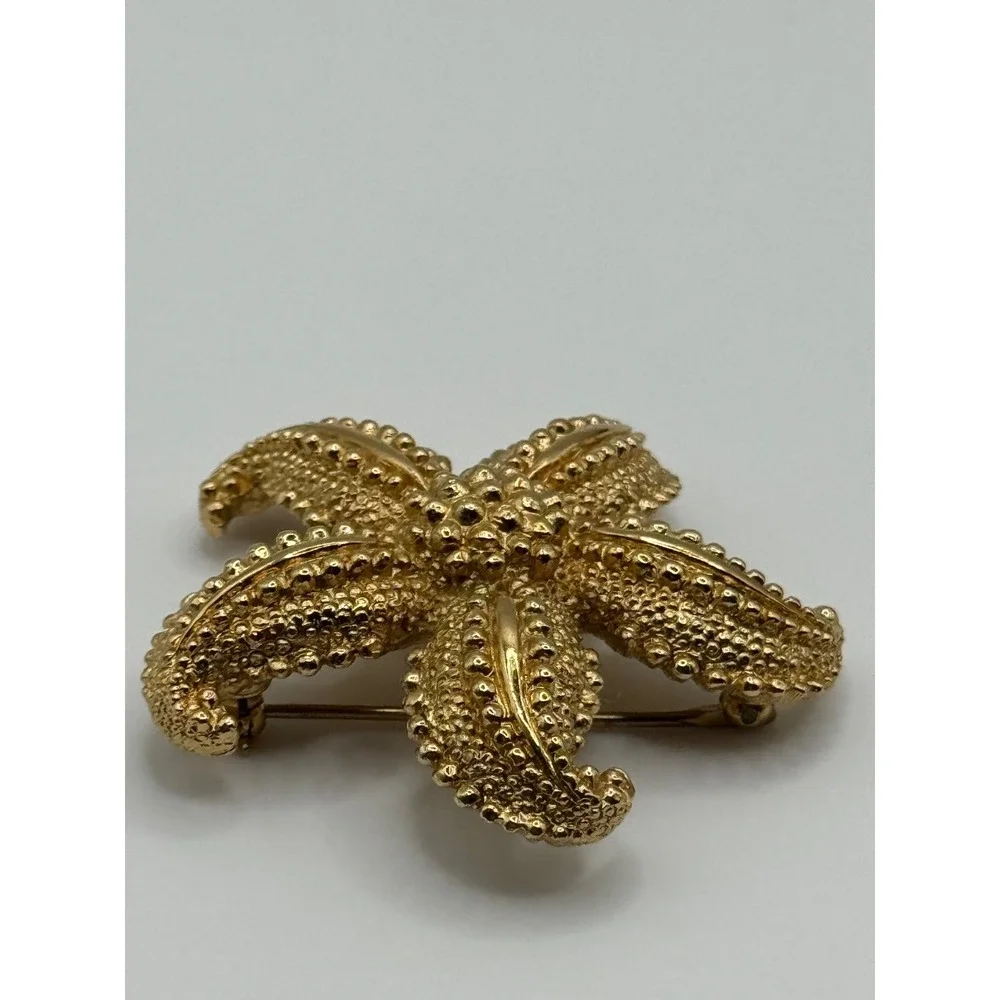 Vintage Monet Brooch Gold Tone Starfish Sea Life Beach Theme Pin
